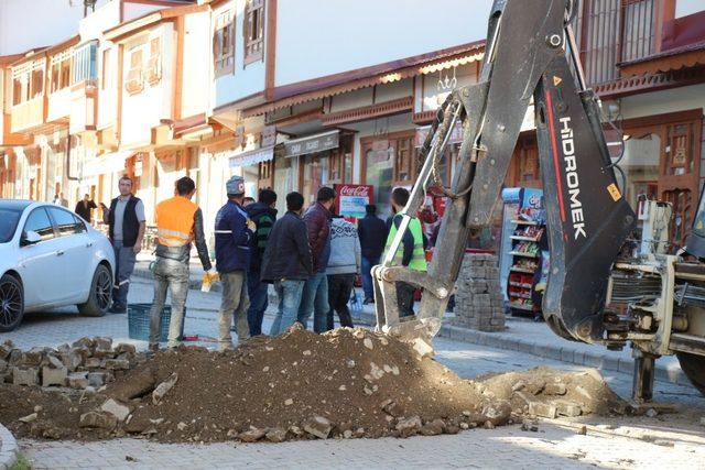 Oltu’da kazı çalışmaları sırasında doğalgaz borusu hasar gördü