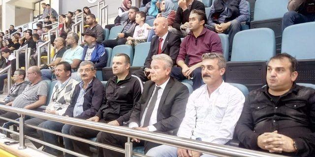 Kartepe Voleybolda liderliği sürdürüyor