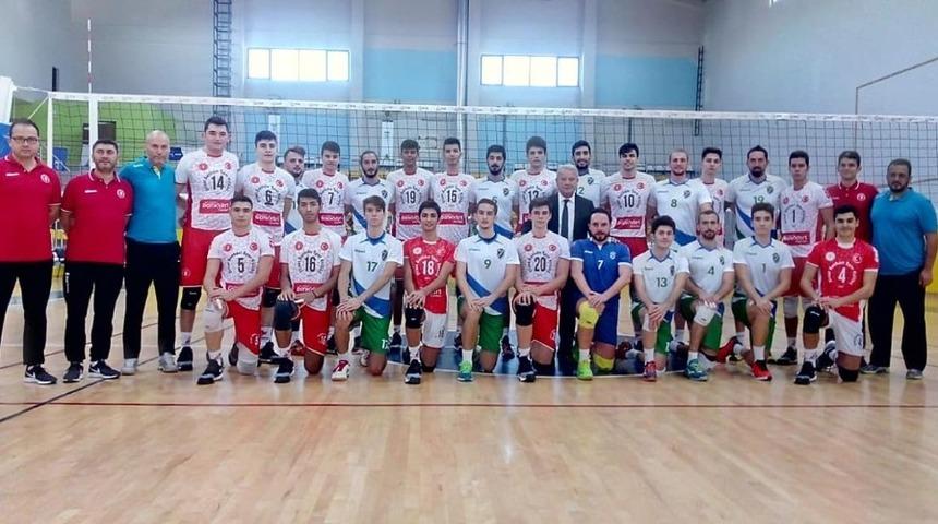 Kartepe Voleybolda liderliği s&uuml;rd&uuml;r&uuml;yor