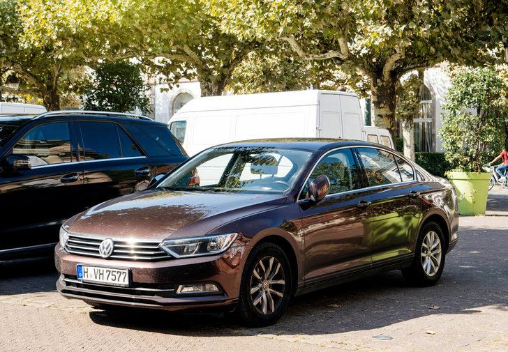 VOLKSWAGEN PASSAT