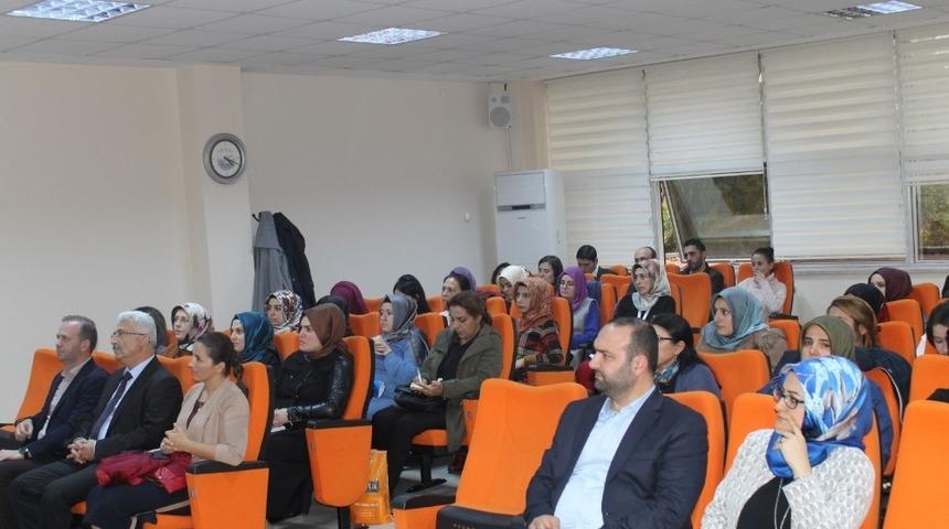 KOMEK’te ailelere güvenli sosyal medya eğitimi