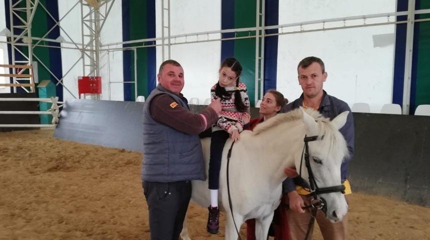 Kartepe&rsquo;de Atla Terapi Merkezi ilgi &ccedil;ekiyor