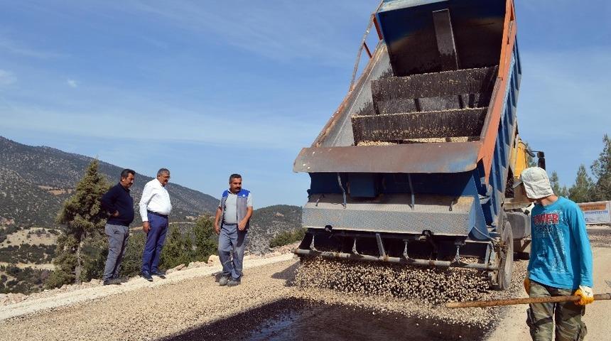 Korkuteli G&uuml;zle yolu asfaltlanıyor