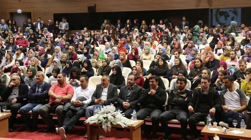 Yazar Tarık Tufan NEV&Uuml; &ouml;ğrencileriyle buluştu