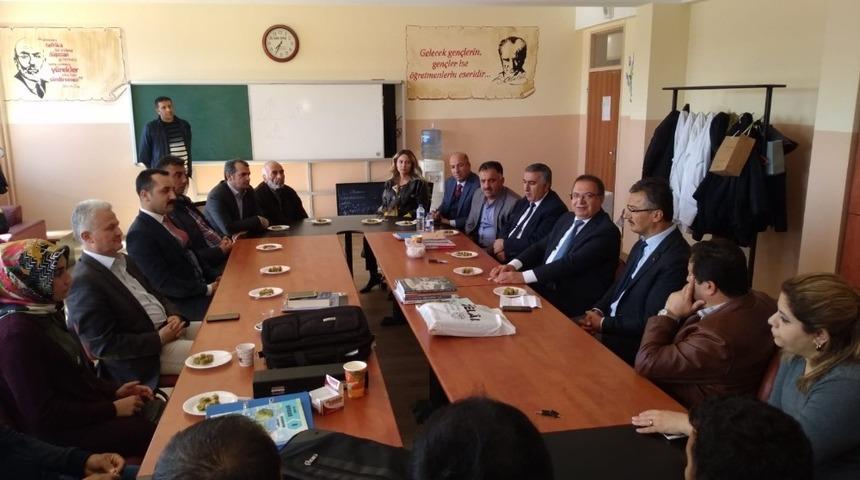 Belediye Başkanı Ali Kazgan, lise &ouml;ğretmen ve &ouml;ğrencileri ile bir araya geldi