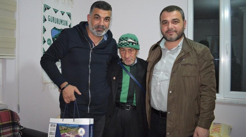 Alo Evlat ekibi fanatik Cemal Ağabeyi unutmadı