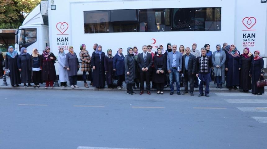 AK Parti Kadın Kolları kan bağışında bulundu