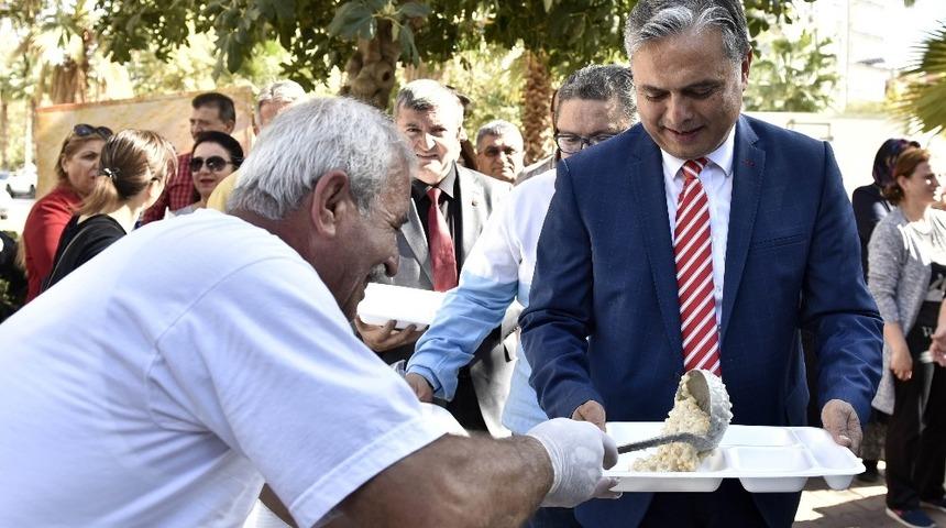 Başkan Uysal keşkek g&uuml;n&uuml;ne katıldı