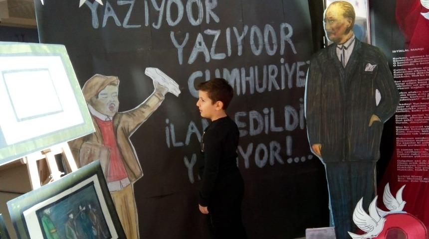 İbrahim Y&uuml;cel&rsquo;de &lsquo;Bir &Ouml;m&uuml;r Cumhuriyet&rsquo; sergisi