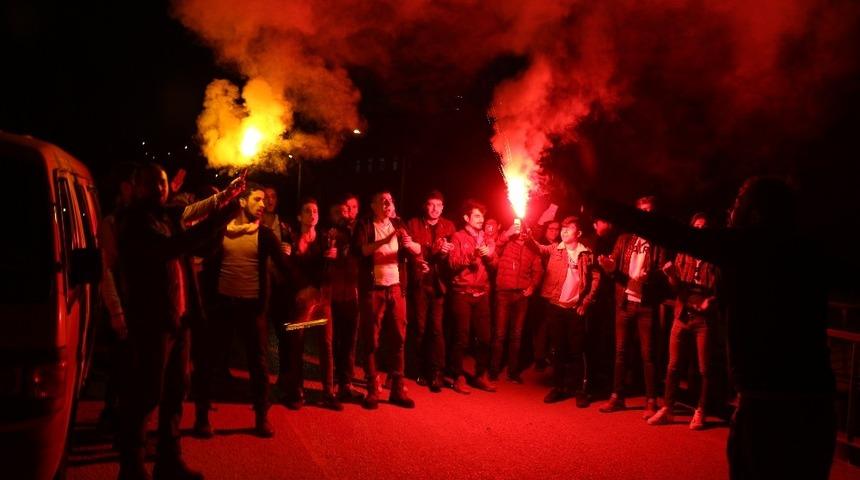 Amatör takımdan sponsoruna meşaleli teşekkür