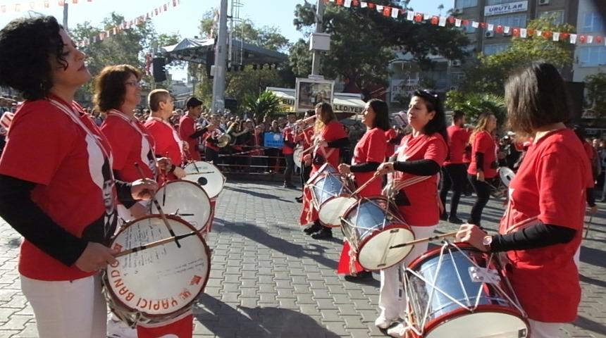 &Ouml;ğretmenler bandosu ilk konserini verdi