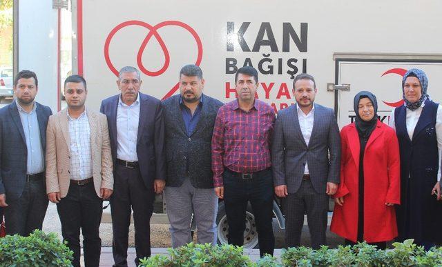 Hatay’da AK Parti İl Teşkilatı’ndan Kızılay’a kan bağışı