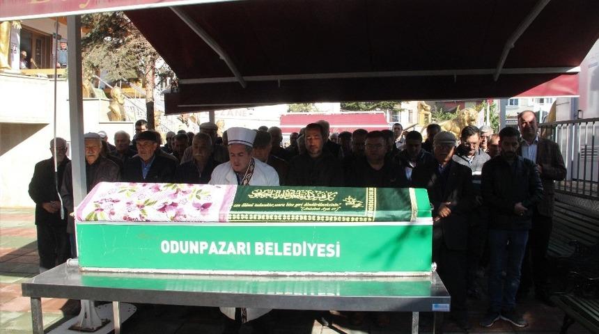 Bir asrı geride bırakan Ayşe Nine hayatını kaybetti