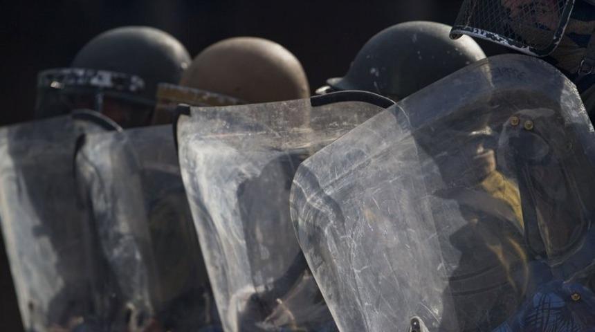 Müslümanları öldüren 16 eski polise idam cezası