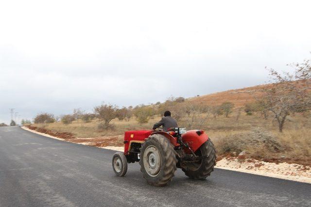 Büyükşehir, 30 köyün kullandığı Bilek-Kamışlı yolunu yeniledi