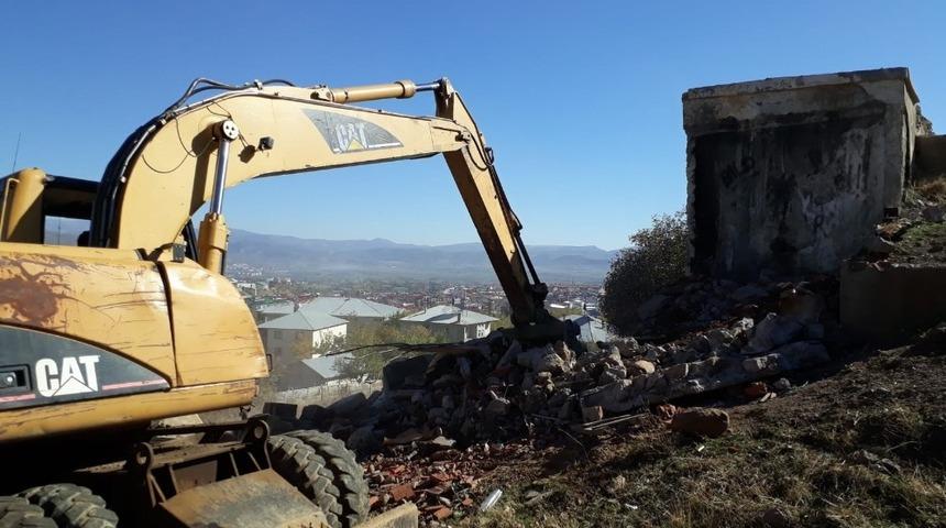 Bing&ouml;l&rsquo;de uyuşturucu meskenleri yıkıldı