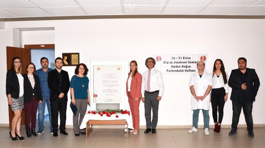 Prof. Dr. &Ouml;zt&uuml;rk: "&Ouml;ğrenciler kadavra ile daha iyi eğitim alıyor"