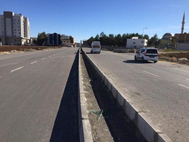 3. Çevreyolunda refüj düzenleme çalışması yapıldı 1