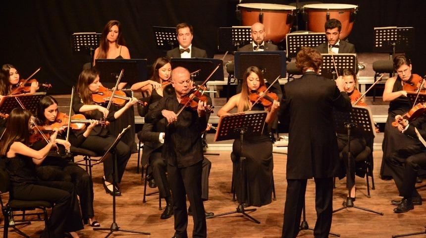 B&uuml;y&uuml;kşehir orkestrası sezonu Mozart ve Beethoven ile a&ccedil;tı