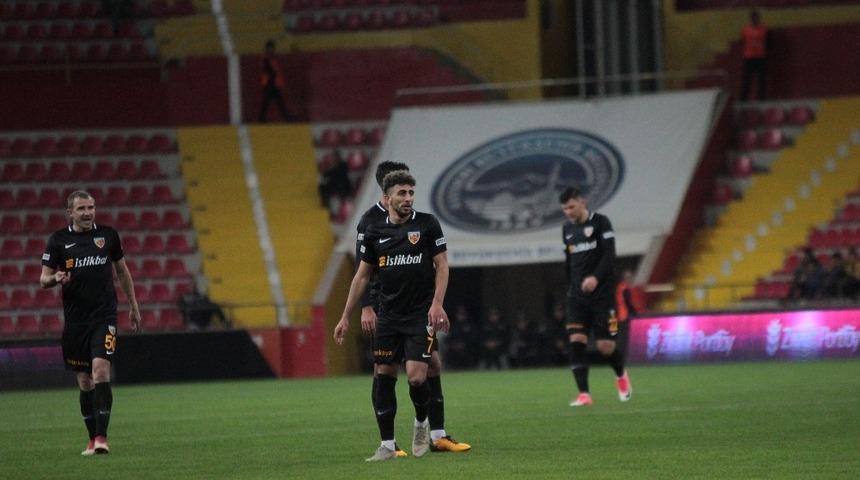 Bilal Başacıkoğlu ilk gol&uuml;n&uuml; attı