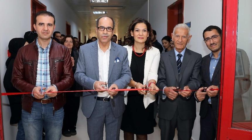 Emekli okul m&uuml;d&uuml;r&uuml; Yavuz&rsquo;un "Atat&uuml;rk" temalı sergisi GA&Uuml;N&rsquo;de a&ccedil;ıldı