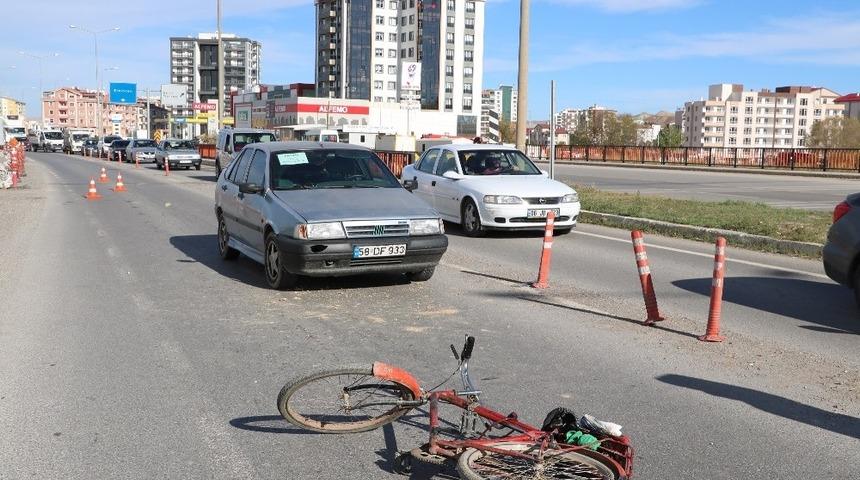 Otomobil bisiklete &ccedil;arptı: 1 yaralı