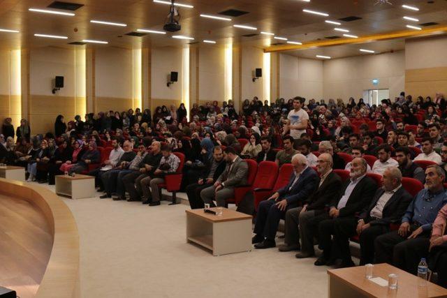 ’Gençliğin Kıymetini Bilmek’ konulu konferans SAÜ’de düzenlendi