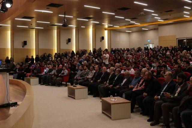 ’Gençliğin Kıymetini Bilmek’ konulu konferans SAÜ’de düzenlendi