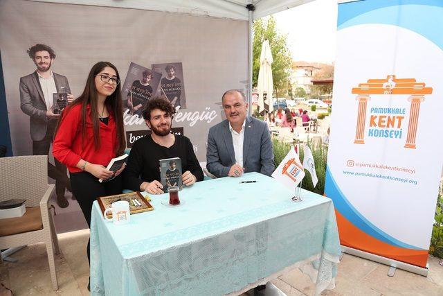 Pamukkale’de gençleri yeni buluşma noktası kitap cafe