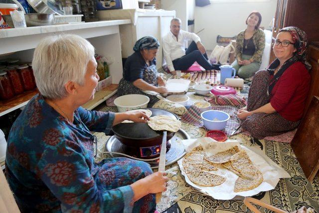 Tarhan’dan vatandaşlara ’çat kapı’ ziyaret