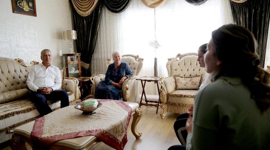 Tarhan&rsquo;dan vatandaşlara &rsquo;&ccedil;at kapı&rsquo; ziyaret