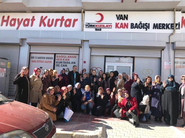 AK Partili kadınlardan kan bağışı 1