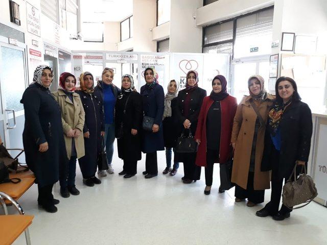 AK Partili kadınlardan kan bağışı 2