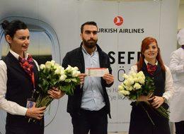 İstanbul Havalimanı'na güller ve limonatayla uğurlandılar (Tekrar)