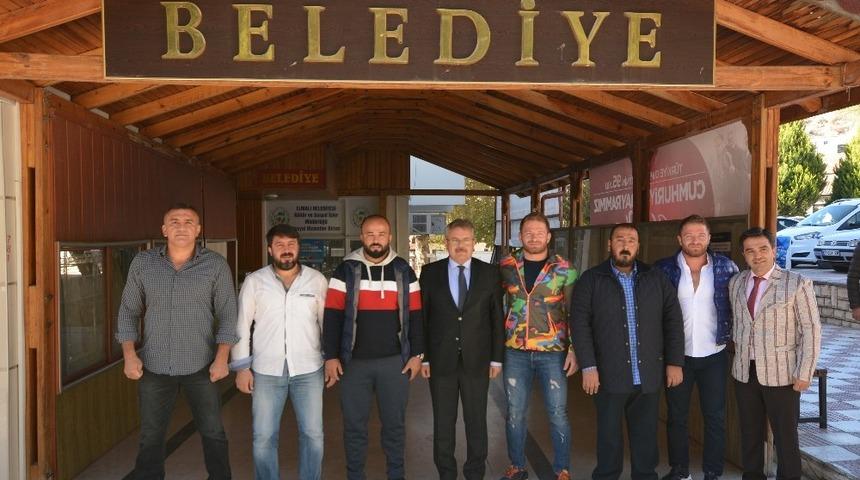 Elmalı&rsquo;nın başpehlivanları &ouml;d&uuml;llendirildi