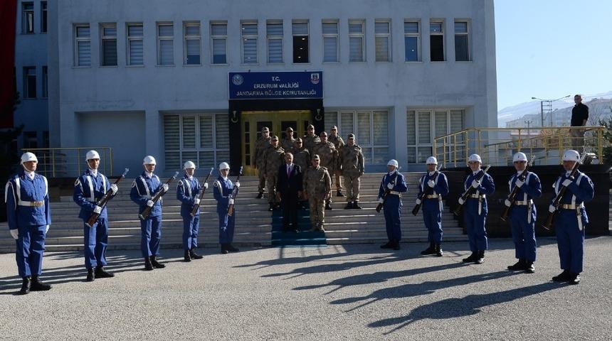 Vali Azizoğlu veda ziyaretlerini s&uuml;rd&uuml;r&uuml;yor