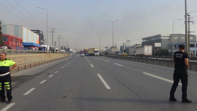 Seyir halindeki TIR'ın dorsesi alev alev yandı