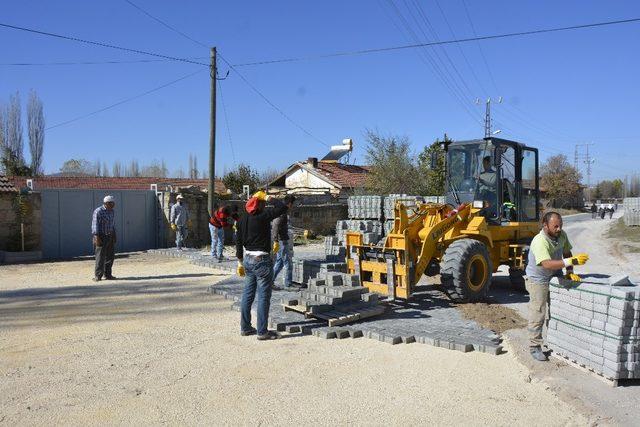 Kırka ve Kümbet’te kilit taşı çalışmaları sürüyor