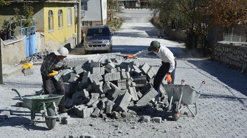 Kırka ve K&uuml;mbet&rsquo;te kilit taşı &ccedil;alışmaları s&uuml;r&uuml;yor