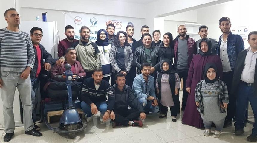 &Ouml;ğrenciler, engellilerle bir araya geldi