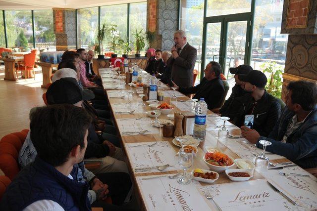 Başkan Yılmaz, askere gidecek olan gençleri ağırladı