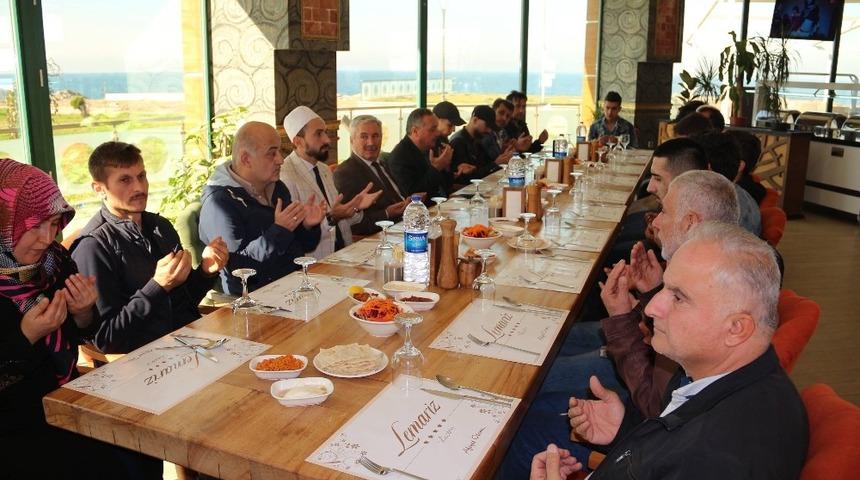 Başkan Yılmaz, askere gidecek olan gen&ccedil;leri ağırladı