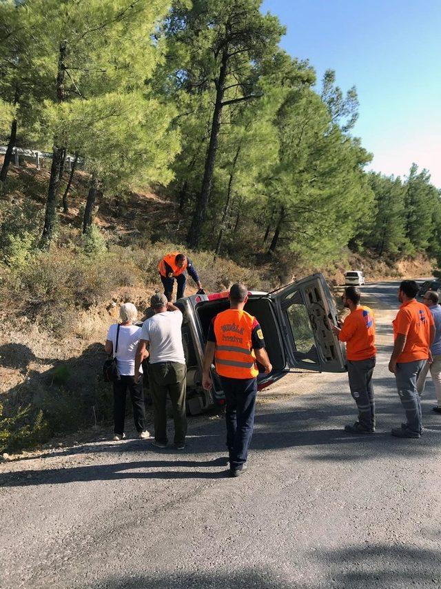 Araçta sıkışan vatandaş kurtarıldı