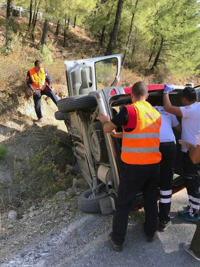 Araçta sıkışan vatandaş kurtarıldı