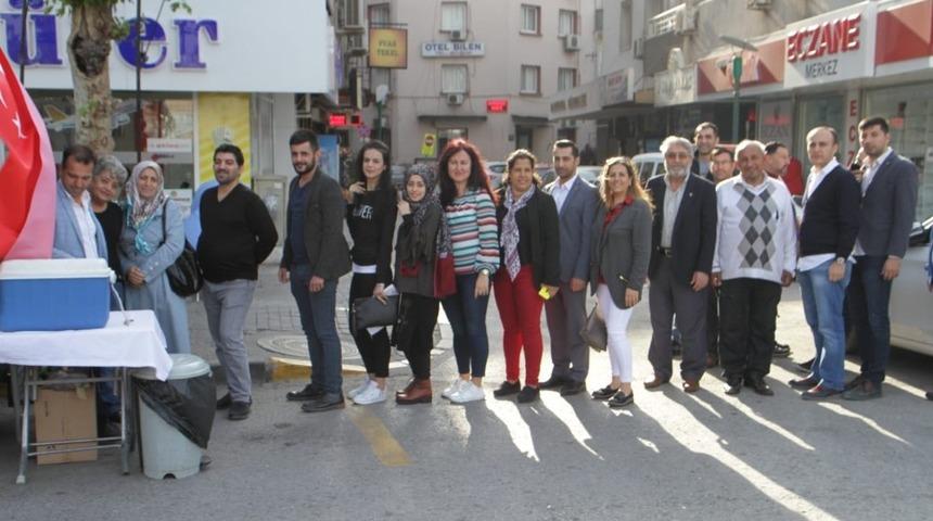 AK Parti Konak İl&ccedil;e Başkanlığı&rsquo;nın y&ouml;netimi ve &uuml;yeleri kan bağışladı