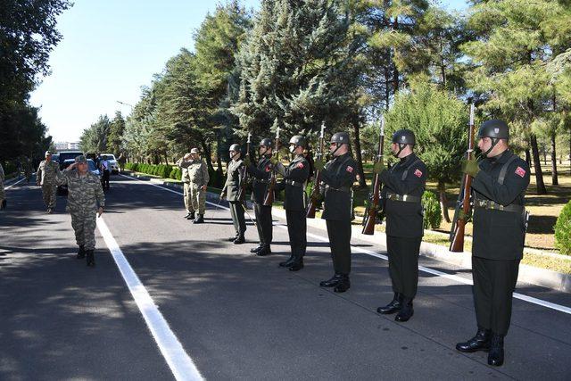 Komutanlar Diyarbakır bölgesindeki birlik ve karargâhlarda inceleme ve denetlemelerde bulundu 