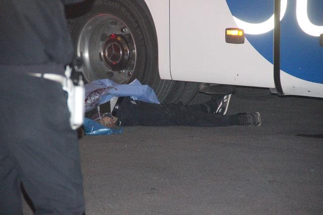 Kuzenini askere uğurlarken otob&uuml;s&uuml;n altında kalarak can verdi 1