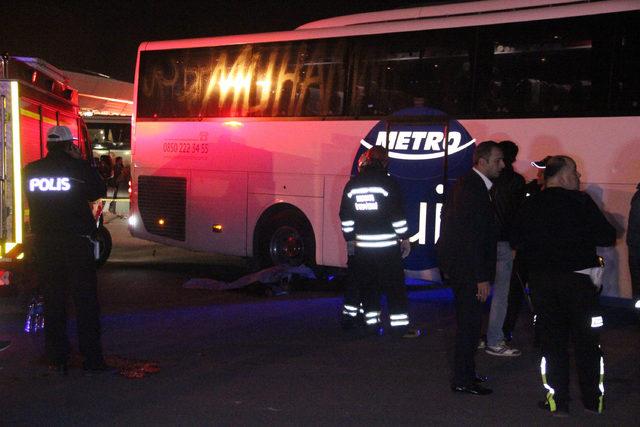 Kuzenini askere uğurlarken otob&uuml;s&uuml;n altında kalarak can verdi 2