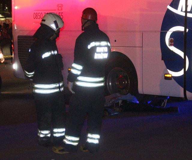 Kuzenini askere uğurlarken otob&uuml;s&uuml;n altında kalarak can verdi 3