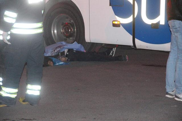 Kuzenini askere uğurlarken otob&uuml;s&uuml;n altında kalarak can verdi 4